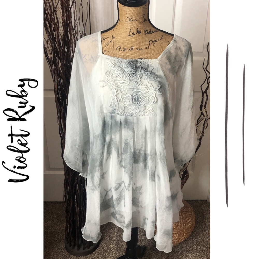 Violet Ruby Flowing Angel Wing Style Tunic Sz. M
